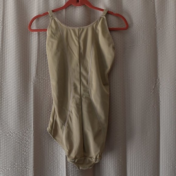 NWT Maidenform Firm Control 2XL - Picture 4 of 8